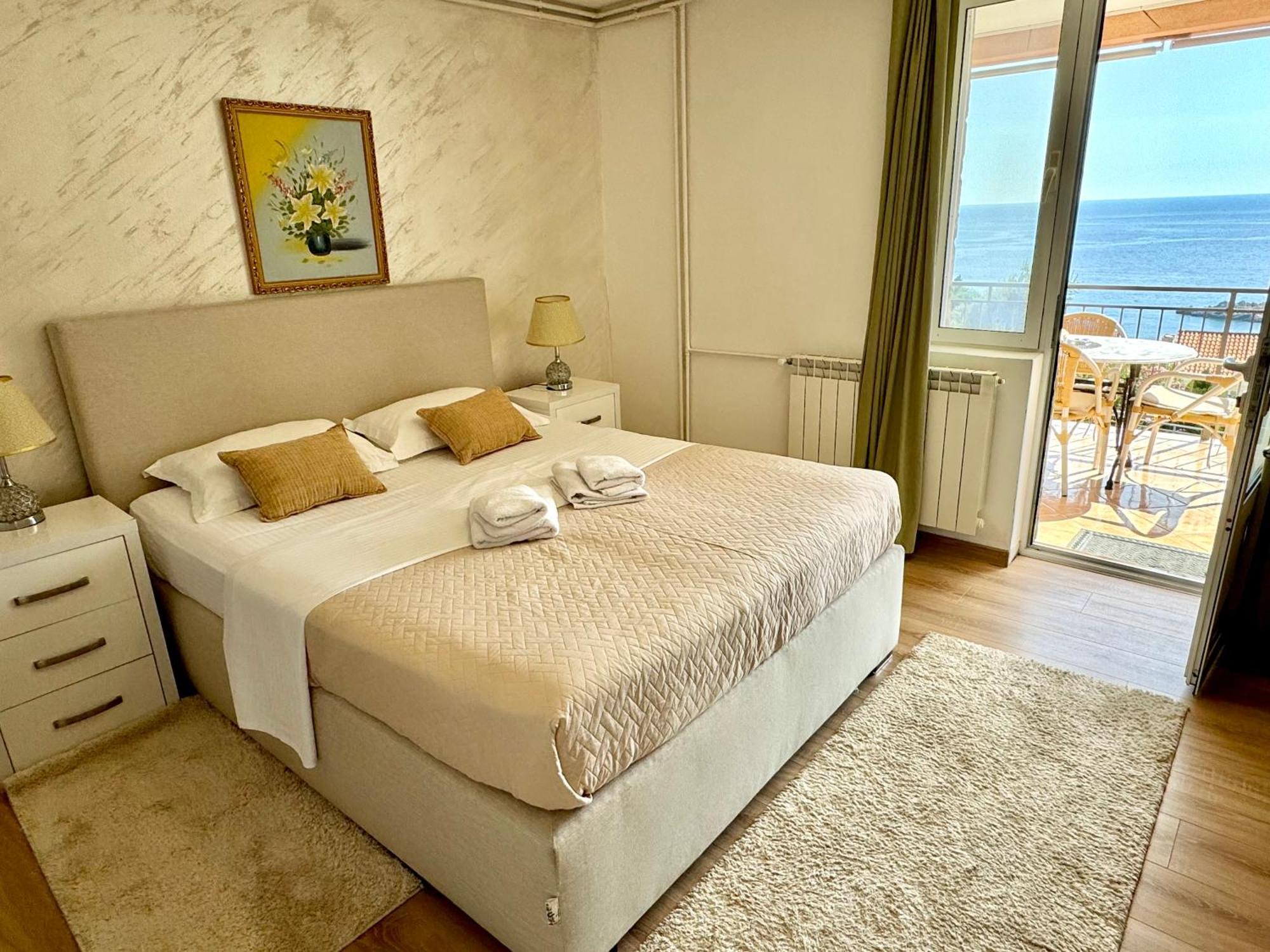 Apartments Kentera Lux Свети Стефан Екстериор снимка