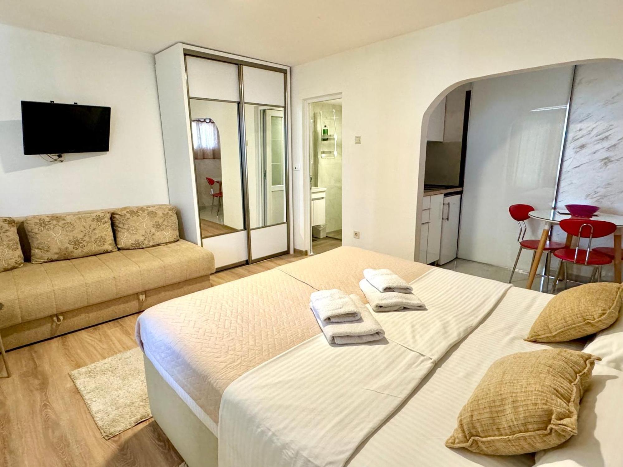 Apartments Kentera Lux Свети Стефан Стая снимка