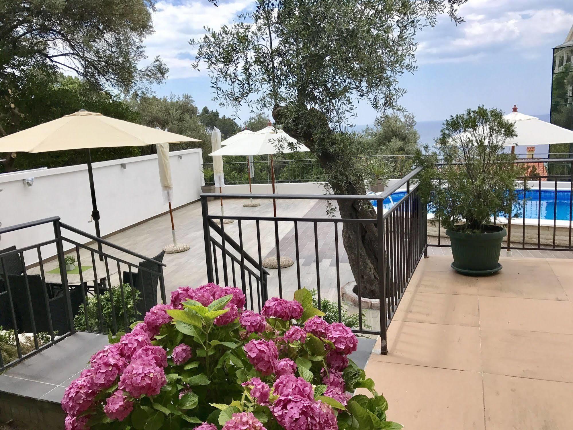 Apartments Kentera Lux Свети Стефан Екстериор снимка